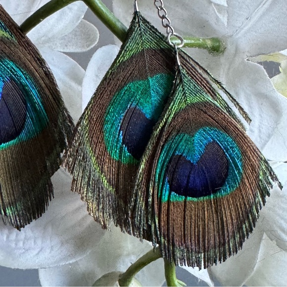 Peacock Feather Dangle Earrings – Boho Statement Accessory - Picture 2 of 4